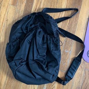 Moving sale: Lululemon bucket bag